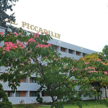 Hotel Piccadilly Mamaia Eksteriør billede