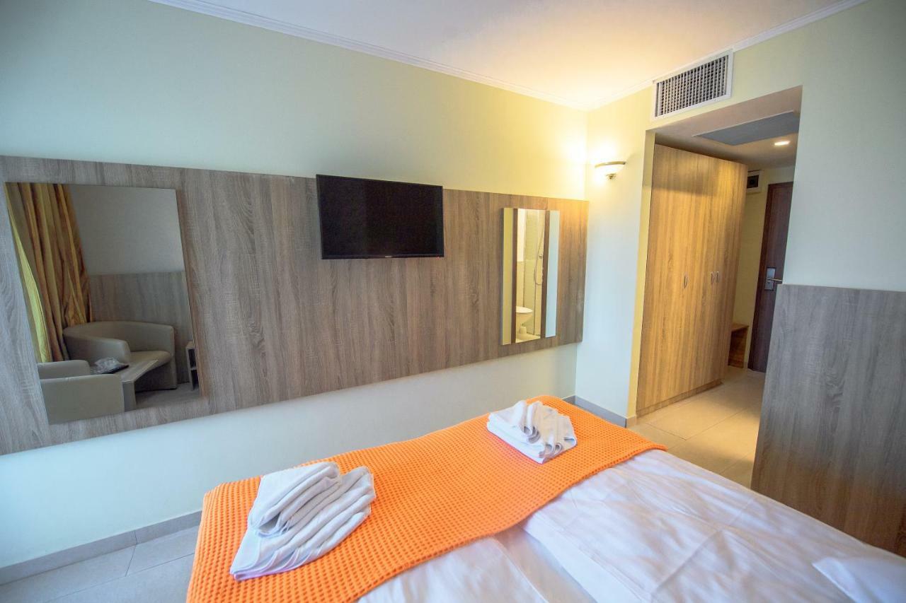 Hotel Piccadilly Mamaia Eksteriør billede