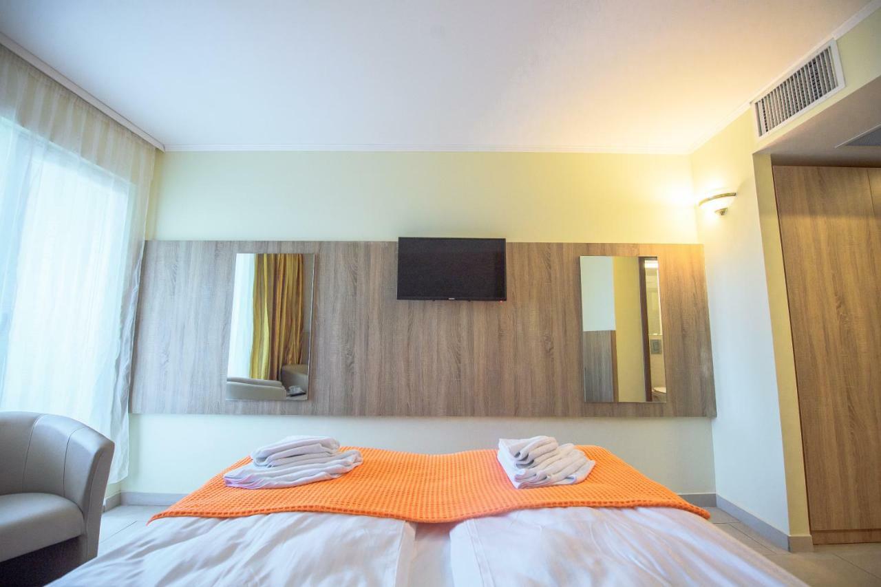 Hotel Piccadilly Mamaia Eksteriør billede