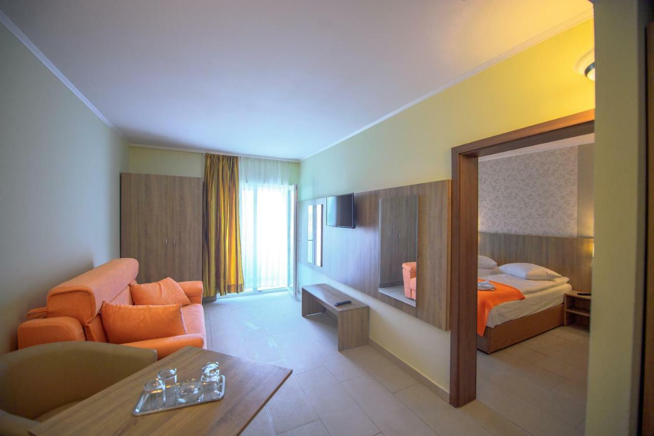 Hotel Piccadilly Mamaia Eksteriør billede