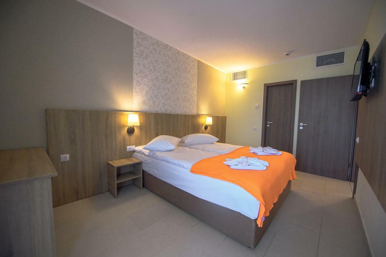 Hotel Piccadilly Mamaia Eksteriør billede