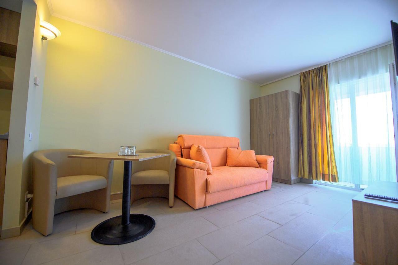 Hotel Piccadilly Mamaia Eksteriør billede