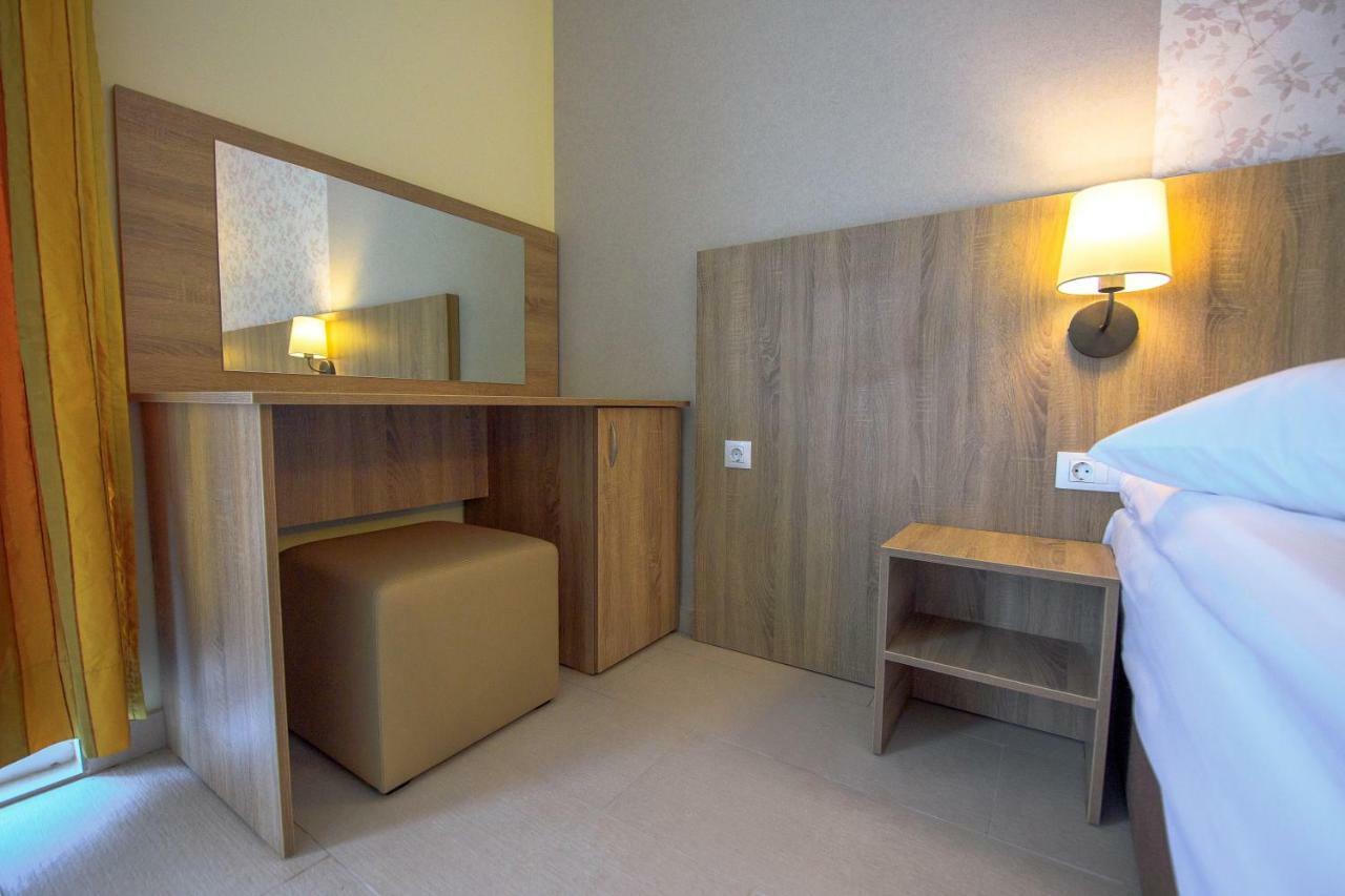 Hotel Piccadilly Mamaia Eksteriør billede