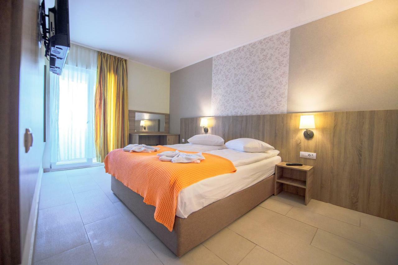 Hotel Piccadilly Mamaia Eksteriør billede