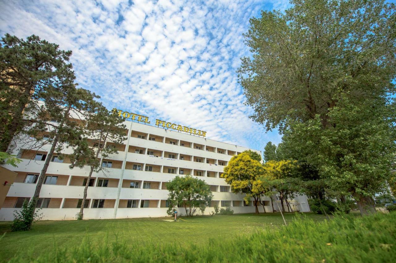 Hotel Piccadilly Mamaia Eksteriør billede