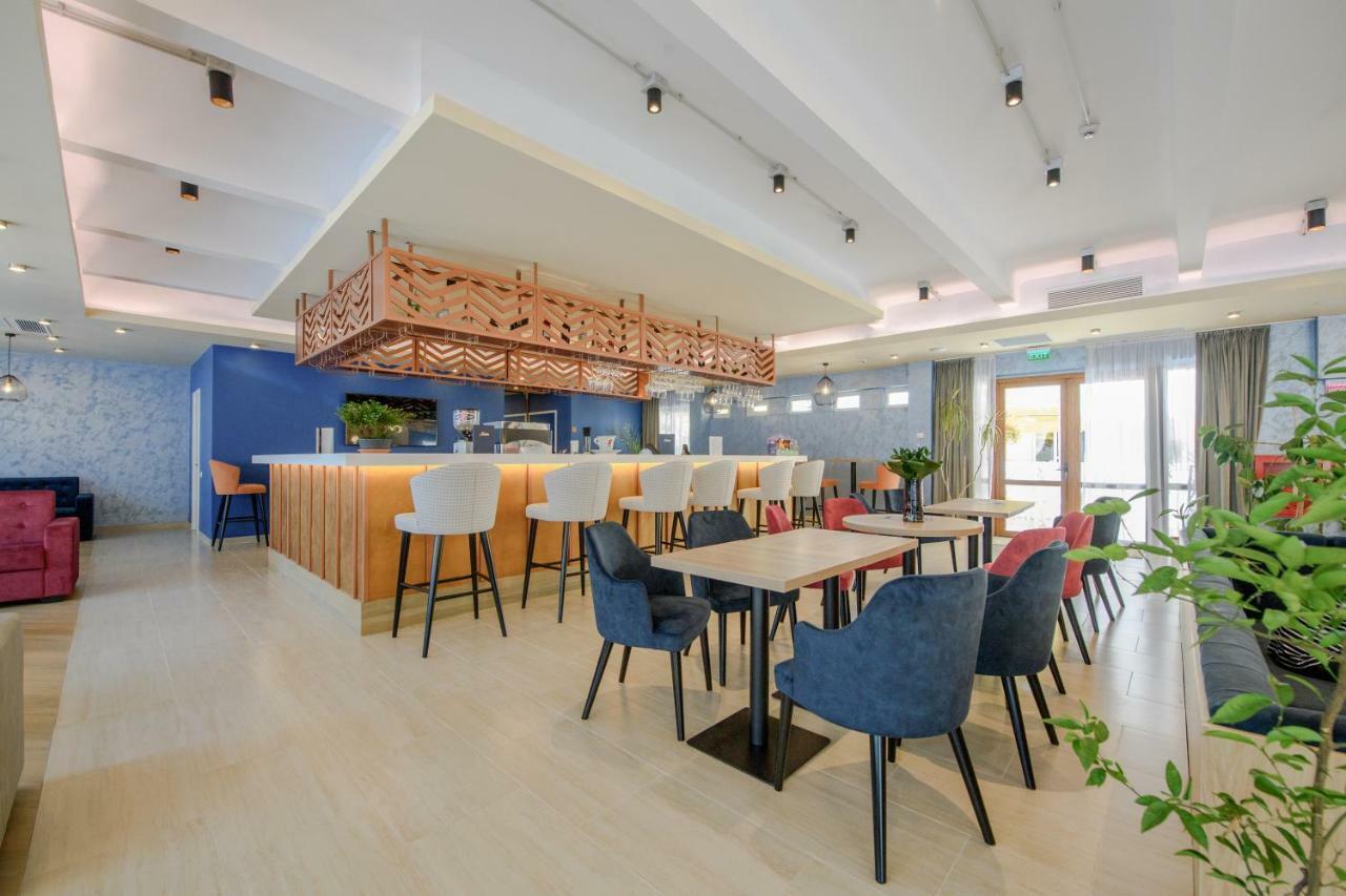 Hotel Piccadilly Mamaia Eksteriør billede