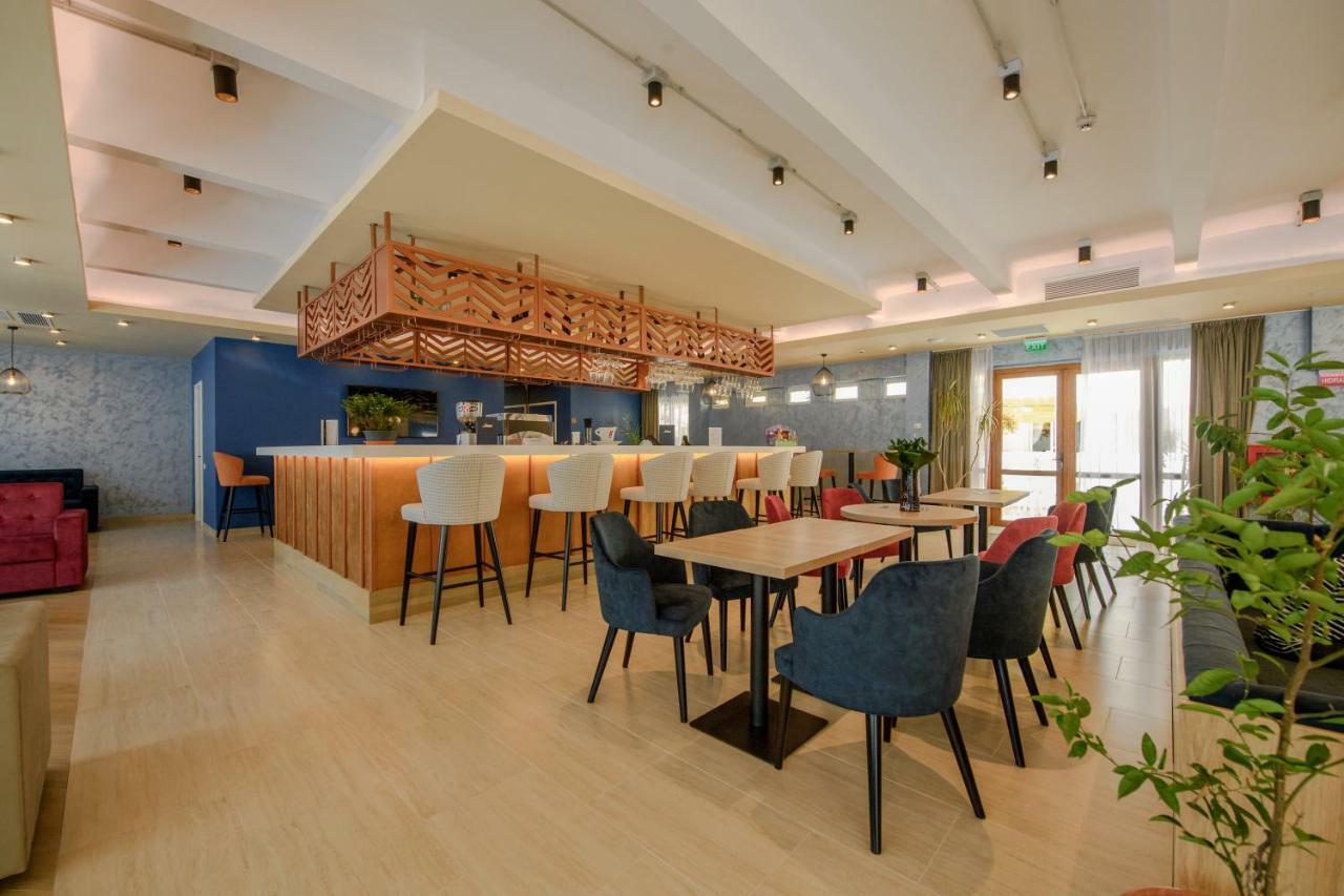 Hotel Piccadilly Mamaia Eksteriør billede