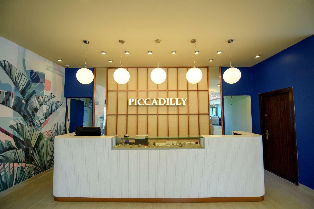 Hotel Piccadilly Mamaia Eksteriør billede